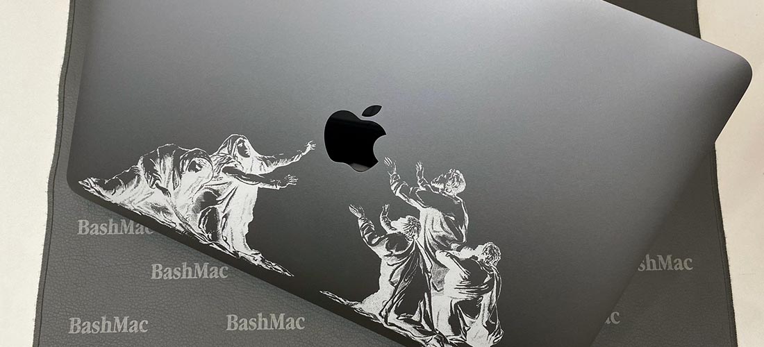 Гравировка на крышке MacBook Pro Touchbar